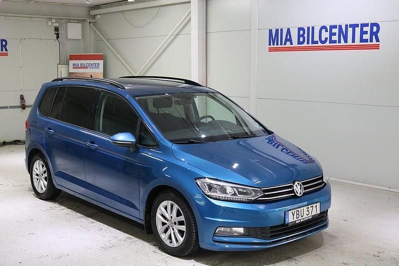 Blå Begagnad 2016 VW Touran Minibuss | 158 000 kr (Marknadspris) - Bild 1/4