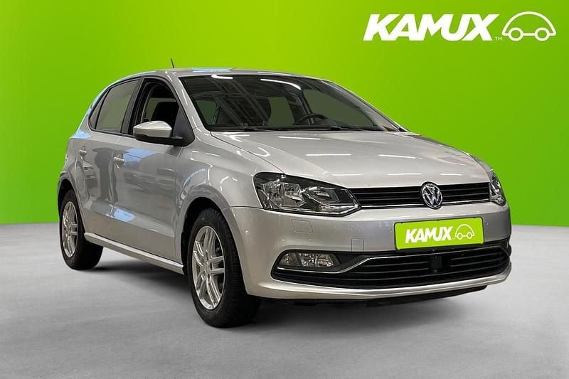 Silver/grå Begagnad 2017 VW Polo Halvkombi | 134 800 kr (Marknadspris) - Bild 1/4