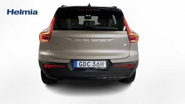 Grå Begagnad 2022 Volvo XC40 Core SUV | 329 900 kr - Bild 1/4