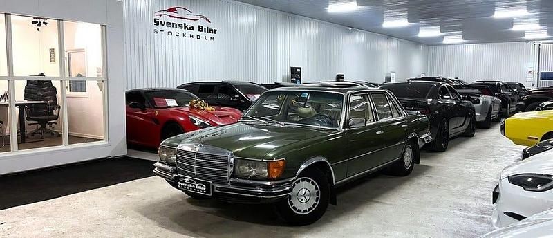 Mörkgrön Begagnad 1975 Mercedes 280 SE Sedan | 149 900 kr - Bild 1/4