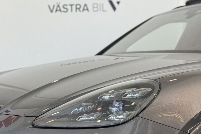 Begagnad Porsche Cayenne Turbo S 680 HK (500 kW) 2019 Grå SUV