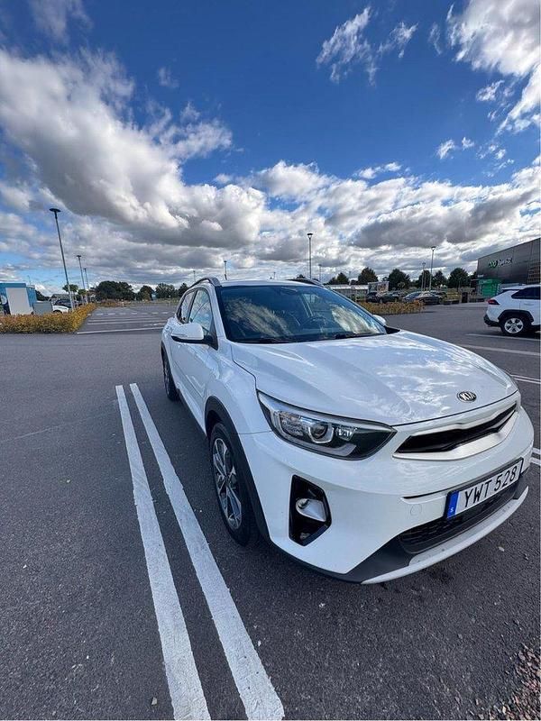 Vit Begagnad 2018 Kia Stonic Advance SUV | 145 000 kr (Marknadspris) - Bild 1/4