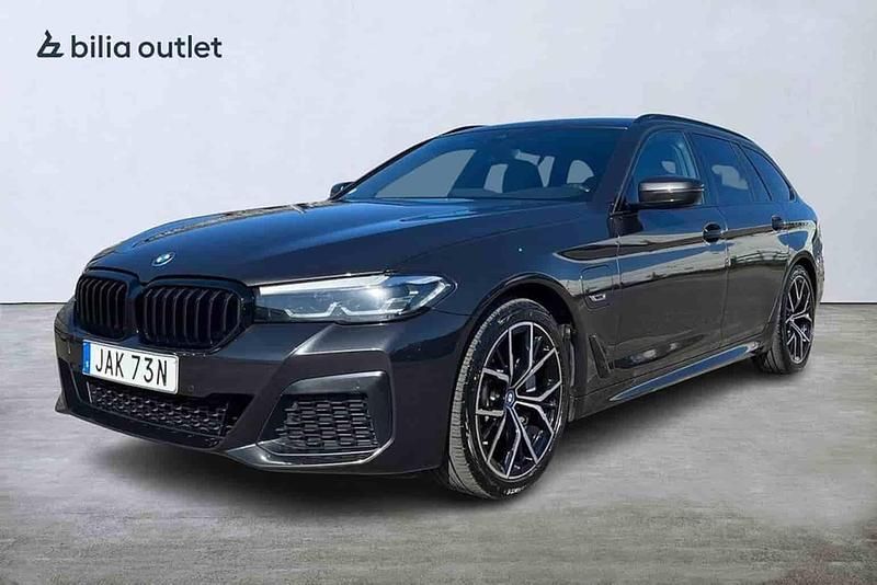 Grå Begagnad 2023 BMW 530e Kombi | 374 900 kr (Bra pris) - Bild 1/1