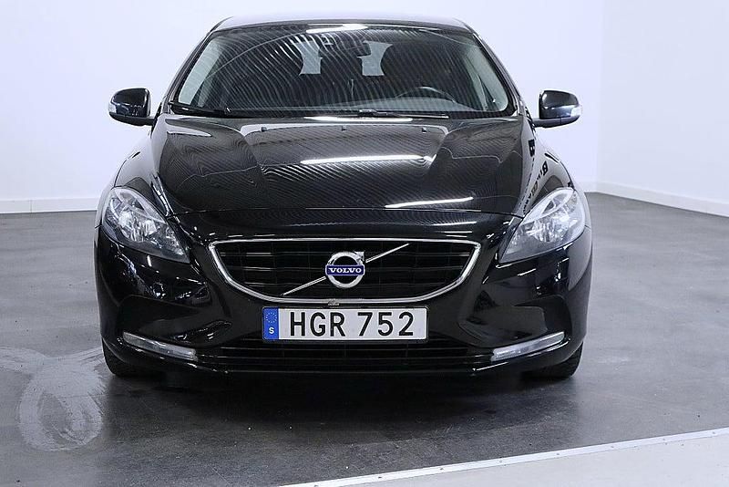 Begagnad Volvo V40 Kinetic 116 HK (85 kW) 2014 Svart Halvkombi
