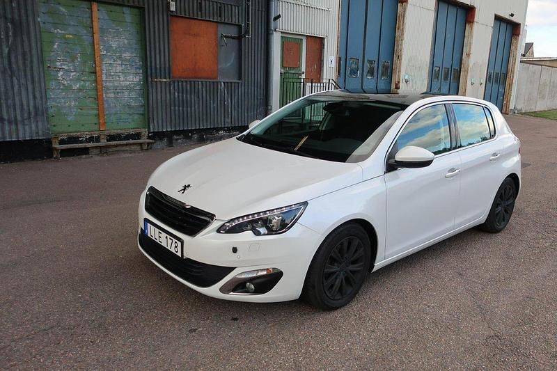 Vit Begagnad 2013 Peugeot 308 Allure Halvkombi | 79 000 kr (Marknadspris) - Bild 1/4