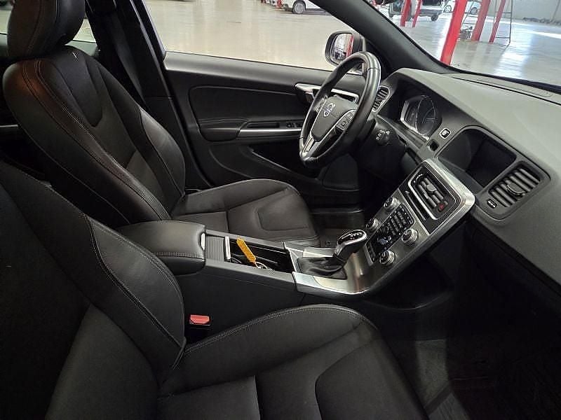 Begagnad Volvo V60 Momentum 150 HK (110 kW) 2017 Grå Kombi