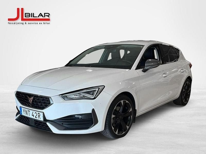 Vit Begagnad 2023 Cupra Leon Halvkombi | 282 900 kr - Bild 1/4