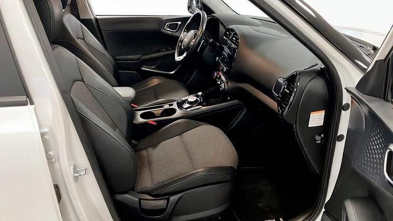 Begagnad Kia Soul EV Advance 150 kW (204 HK) 2023 Vit SUV