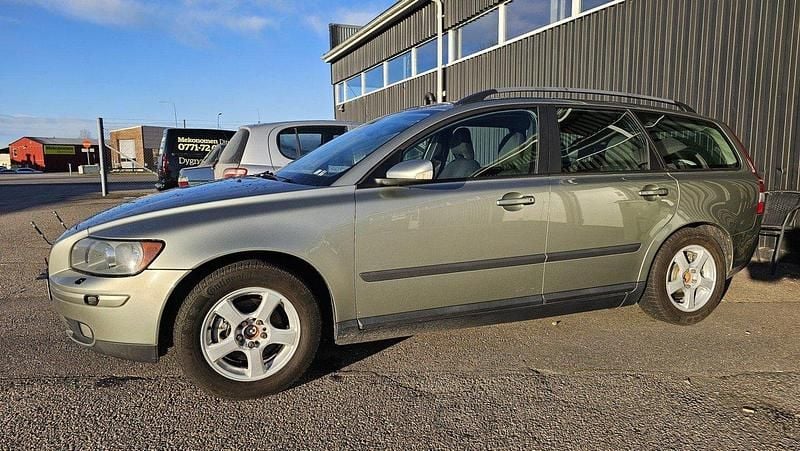 Grön Begagnad 2006 Volvo V50 Kombi | 10 000 kr (Superpris) - Bild 1/4