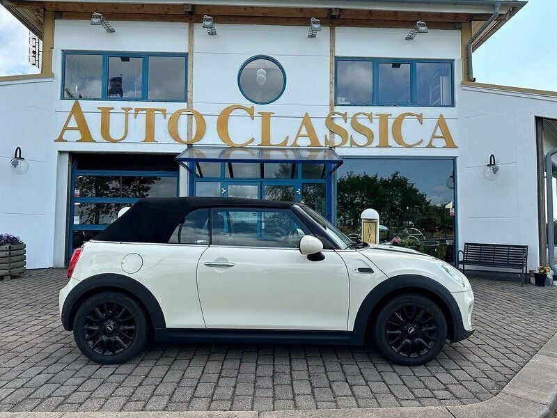 Vit Begagnad 2017 Mini Cooper Cabriolet Pepper Cab | 149 000 kr (Bra pris) - Bild 1/4