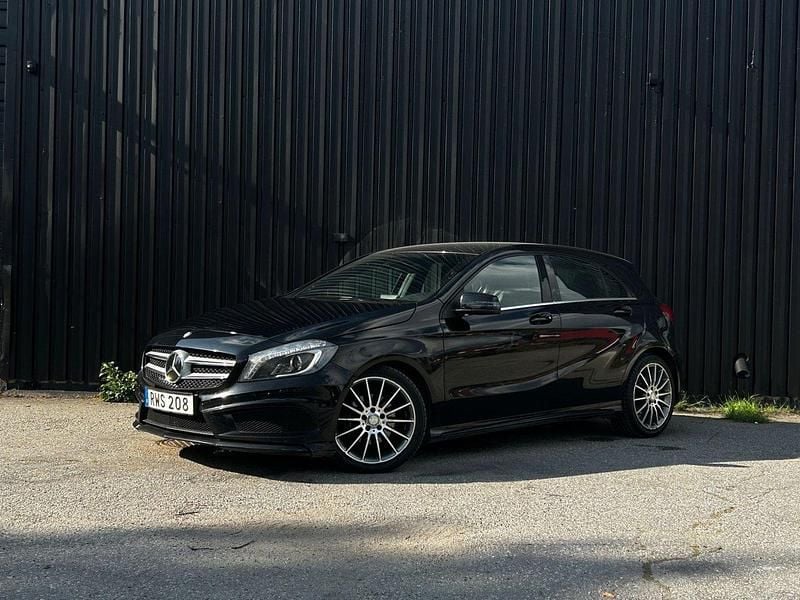 Svart Begagnad 2013 Mercedes A180 AMG line Halvkombi | 139 900 kr (Marknadspris) - Bild 1/4