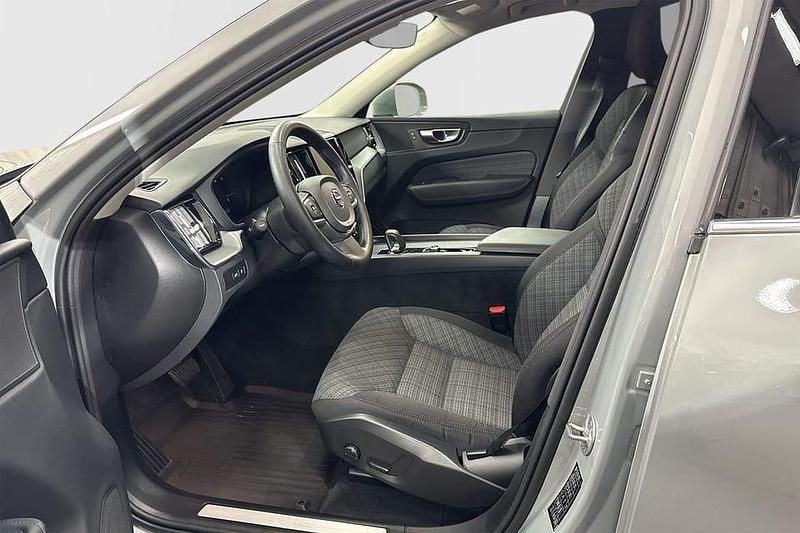 Begagnad Volvo XC60 Core 355 HK (261 kW) 2024 Grå SUV