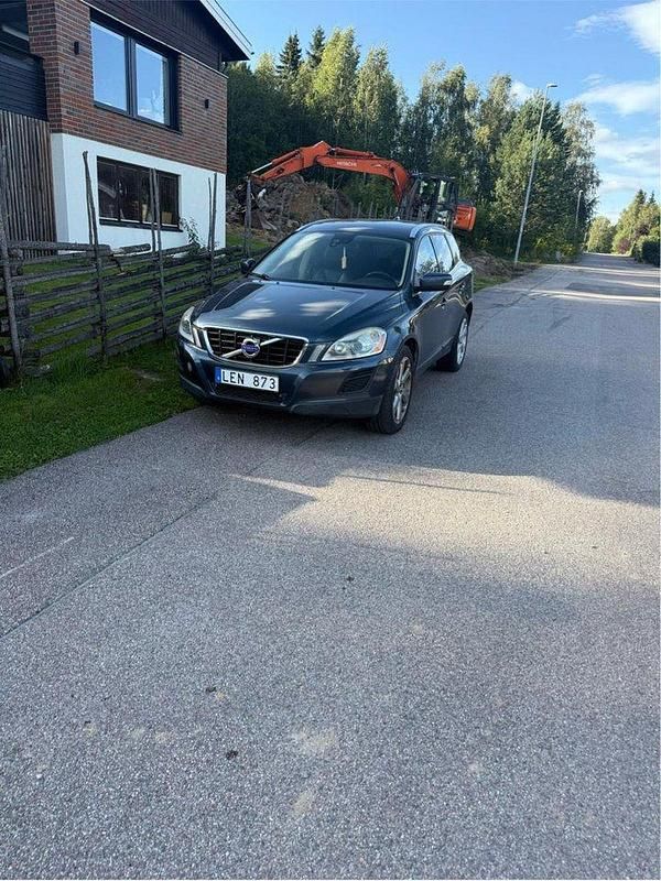 Blå Begagnad 2011 Volvo XC60 Summum SUV | 100 000 kr (Bra pris) - Bild 1/4