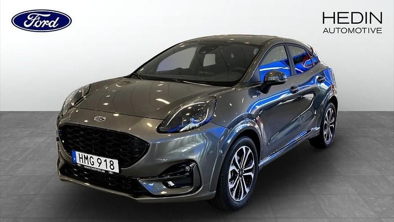 Grå (grey) Begagnad 2022 Ford Puma ST-Line Halvkombi | 219 900 kr (Marknadspris) - Bild 1/4