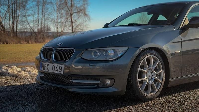 Begagnad BMW 325 204 HK (150 kW) 2010 Sportkupé