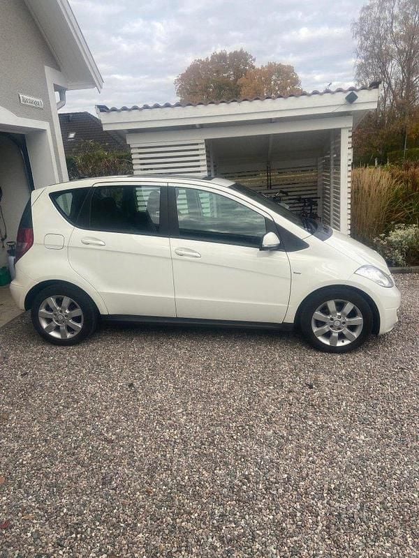 Vit Begagnad 2011 Mercedes A160 Classic Halvkombi | 68 000 kr (Lite dyr) - Bild 1/4
