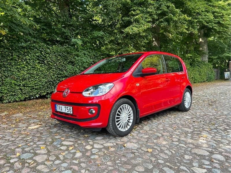 Röd Begagnad 2014 VW up! high up! Halvkombi | 99 000 kr (Marknadspris) - Bild 1/4
