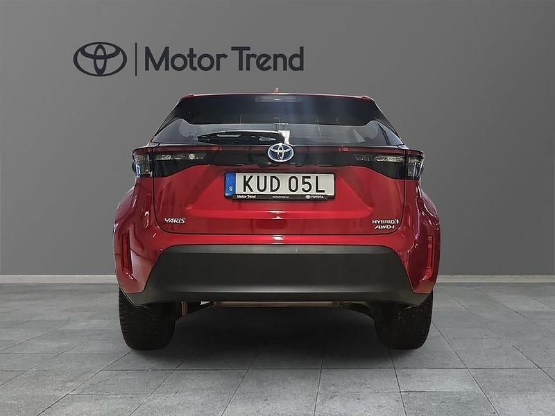 Begagnad Toyota Yaris Hybrid Active 117 HK (86 kW) 2023 Röd