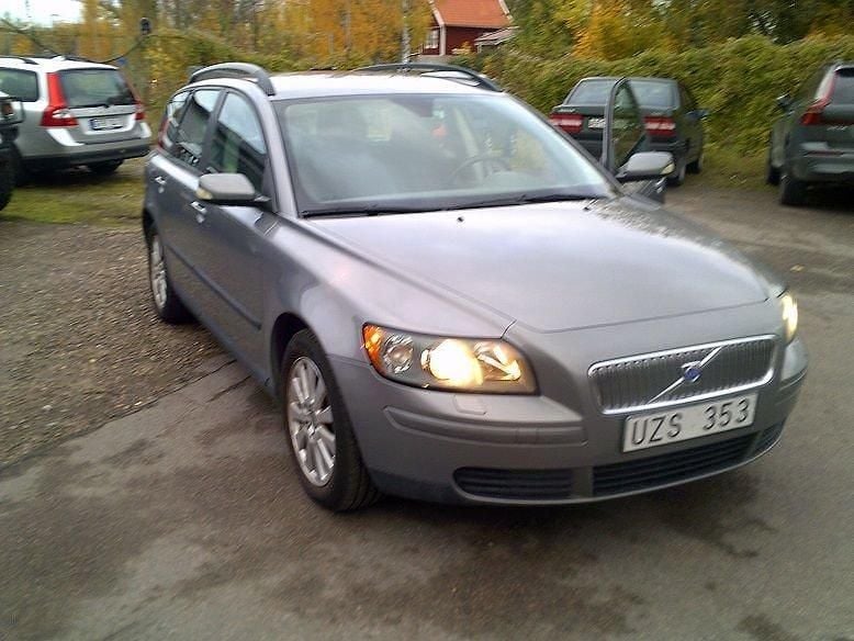 Grå Begagnad 2005 Volvo V50 Kombi | 29 500 kr (Marknadspris) - Bild 1/2