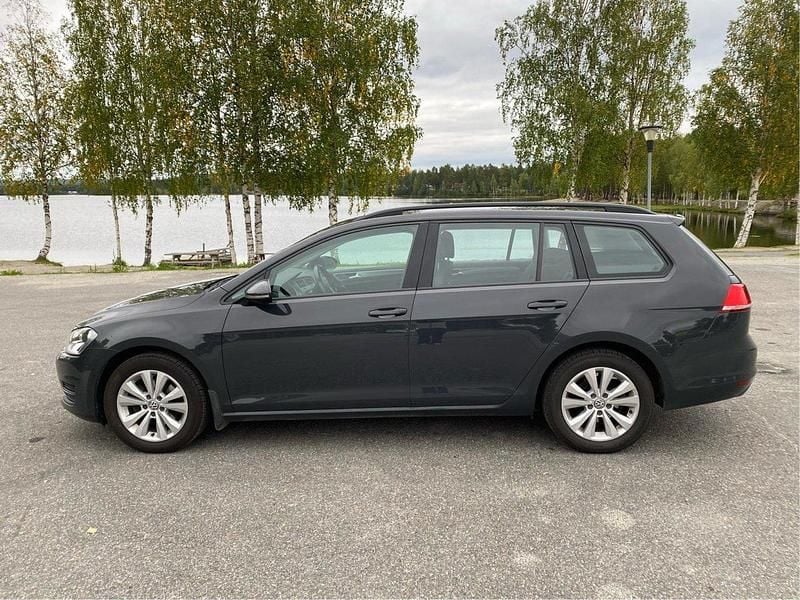 Grå Begagnad 2017 VW Golf VII Kombi | 100 000 kr (Bra pris) - Bild 1/4