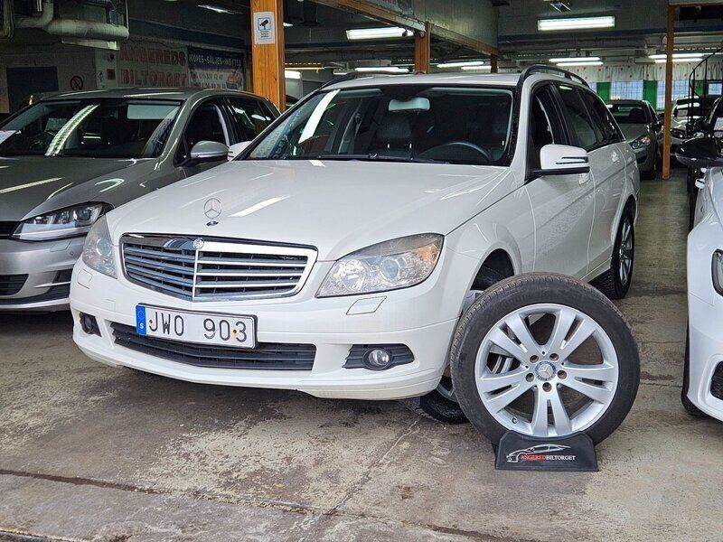 Vit Begagnad 2008 Mercedes C180 Classic Kombi | 69 999 kr (Marknadspris) - Bild 1/4