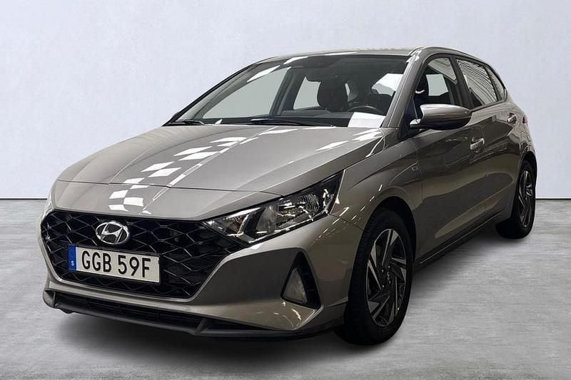 Grå Begagnad 2022 Hyundai i20 Halvkombi | 184 800 kr (Marknadspris) - Bild 1/4