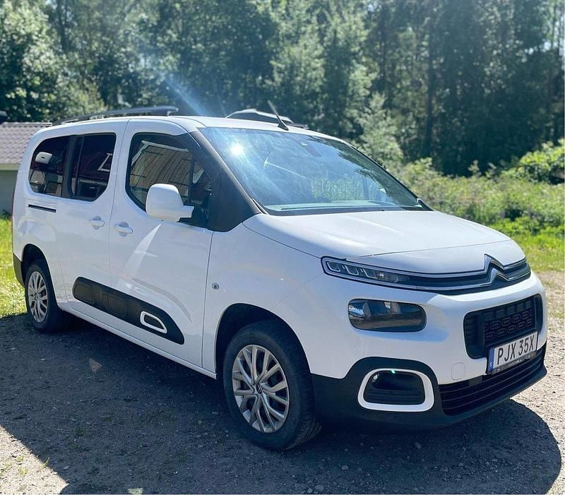 Vit Begagnad 2020 Citroën Berlingo Minibuss | 240 000 kr - Bild 1/4