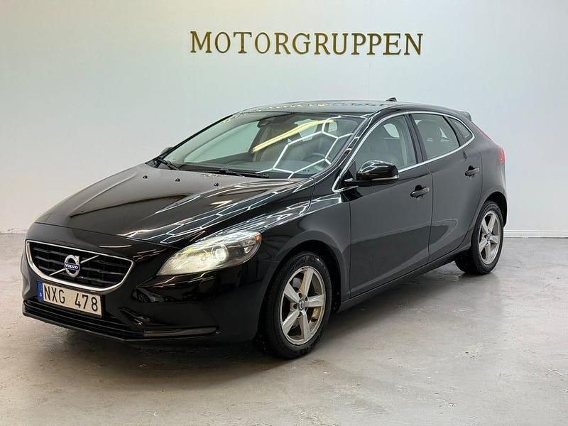 Svart Begagnad 2013 Volvo V40 Summum Kombi | 124 900 kr (Lite dyr) - Bild 1/4