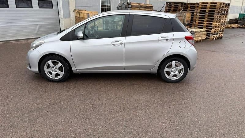 Begagnad Toyota Yaris 99 HK (72 kW) 2014 Halvkombi