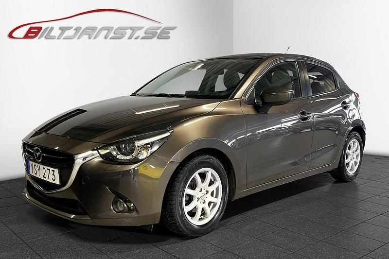 Brun Begagnad 2017 Mazda 2 Halvkombi | 114 900 kr (Bra pris) - Bild 1/4