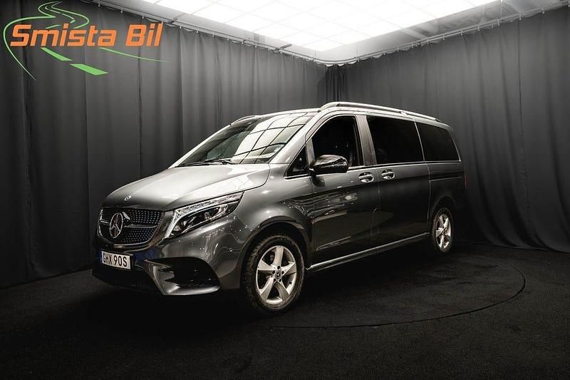 Grå Begagnad 2022 Mercedes V250 AMG Minibuss | 679 800 kr (Dyr) - Bild 1/3