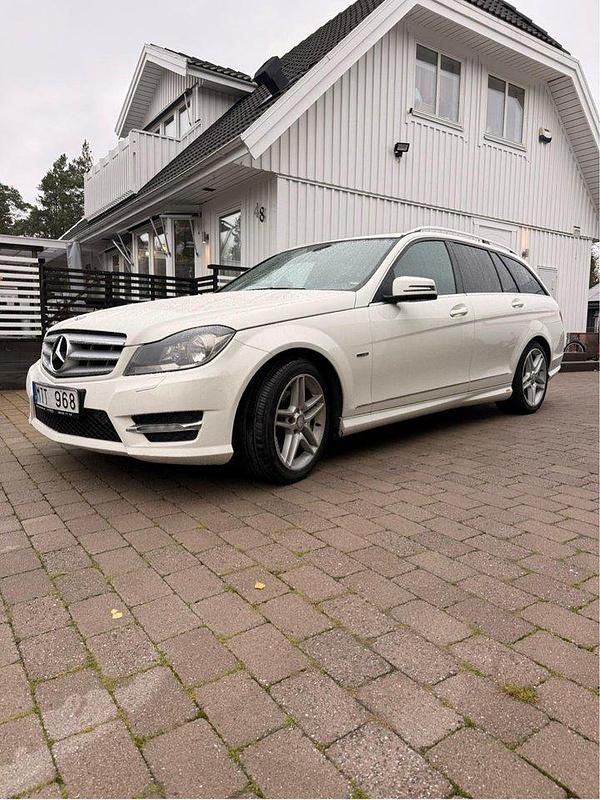 Begagnad 2012 Mercedes C200 AMG Kombi | 99 500 kr (Bra pris) - Bild 1/4