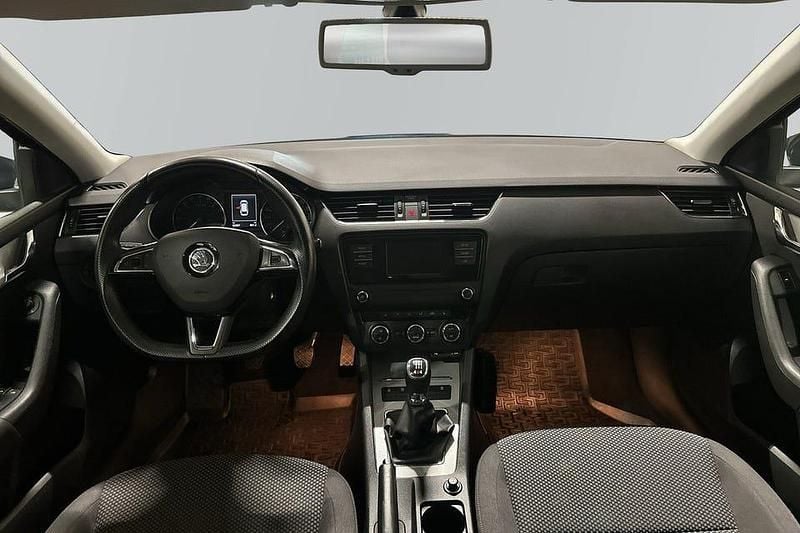 Begagnad Skoda Octavia 105 HK (77 kW) 2015 Grå Halvkombi