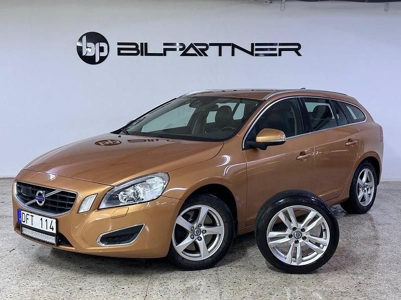 Brun Begagnad 2010 Volvo V60 Summum Kombi | 89 900 kr (Marknadspris) - Bild 1/4