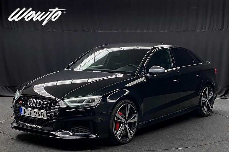 Svart Begagnad 2018 Audi RS3 Comfort Halvkombi | 469 800 kr (Lite dyr) - Bild 1/3