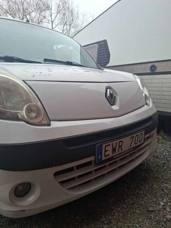 Vit Begagnad 2010 Renault Kangoo Minibuss | 23 000 kr (Marknadspris) - Bild 1/4