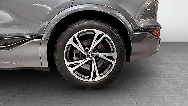 Begagnad Audi e-tron S-Line 285 kW (388 HK) 2024 Grå SUV