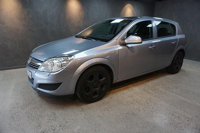 Grå Begagnad 2009 Opel Astra Halvkombi | 34 900 kr (Bra pris) - Bild 1/4