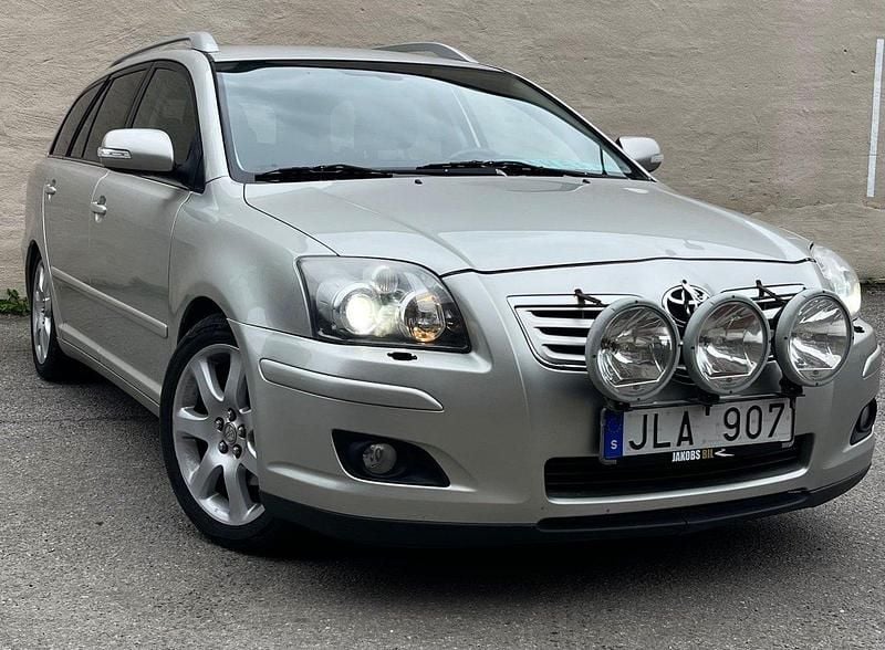 Silver Begagnad 2007 Toyota Avensis Kombi | 34 990 kr (Marknadspris) - Bild 1/4