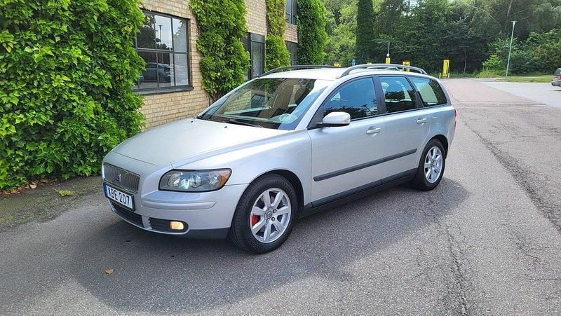 Grå Begagnad 2006 Volvo V50 Kombi | 34 000 kr (Dyr) - Bild 1/4