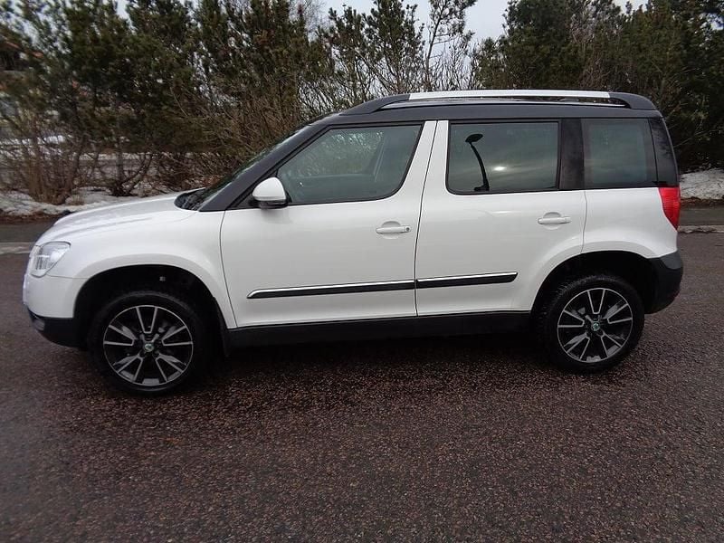 Begagnad Skoda Yeti Business Line 122 HK (89 kW) 2013 Vit SUV
