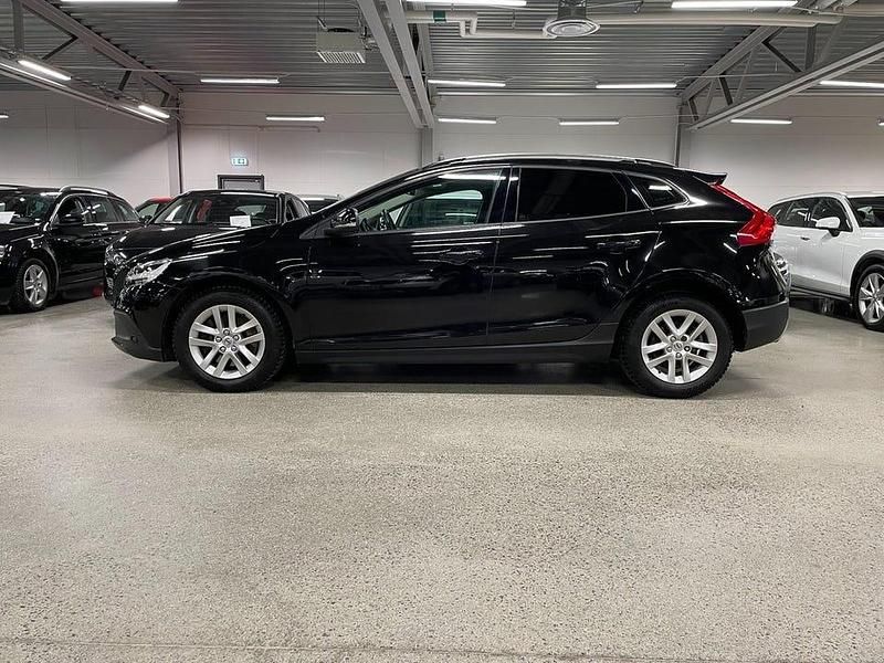 Begagnad Volvo V40 CC Momentum 150 HK (110 kW) 2017 Svart Kombi