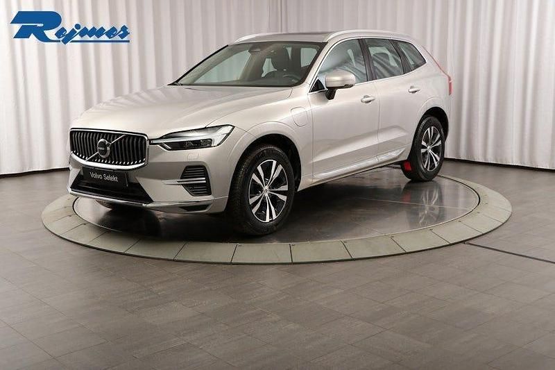 Silver dawn metallic Begagnad 2023 Volvo XC60 Core SUV | 439 900 kr (Bra pris) - Bild 1/4