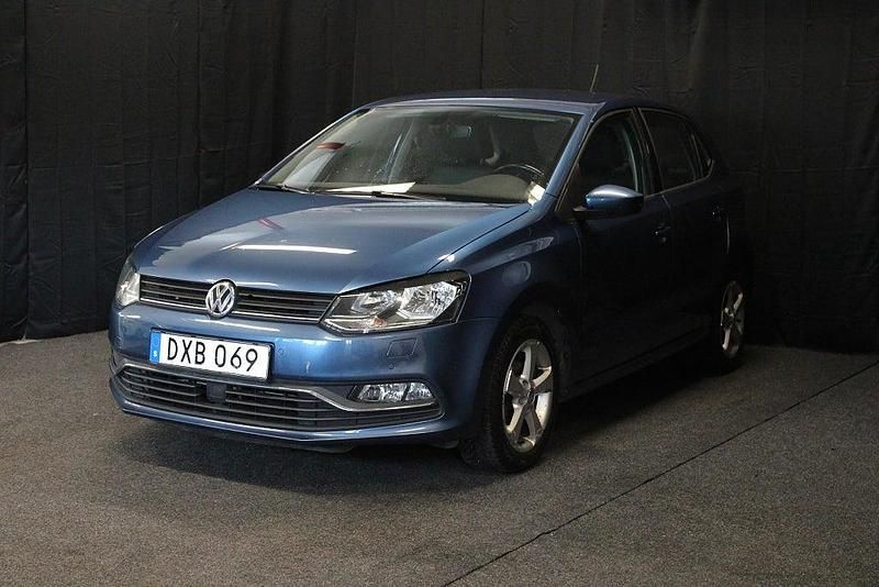 Begagnad VW Polo S 90 HK (66 kW) 2014 Blå Halvkombi