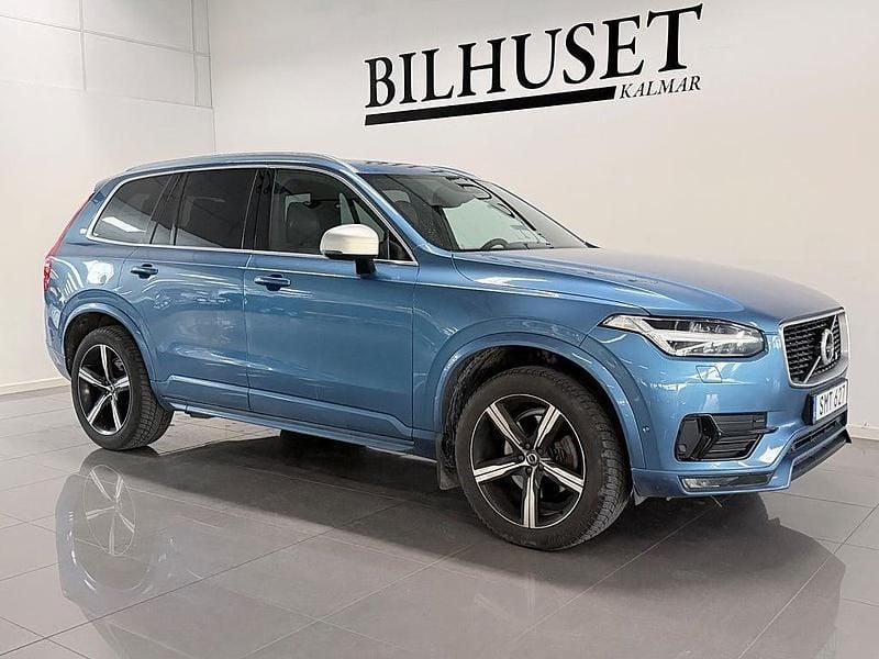 Blå Begagnad 2016 Volvo XC90 R-Design SUV | 369 900 kr (Dyr) - Bild 1/3