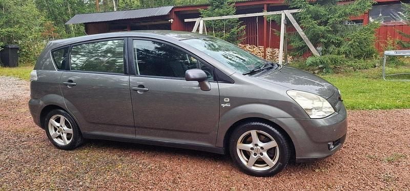 Grå Begagnad 2005 Toyota Corolla Verso Minibuss | 30 000 kr (Superpris) - Bild 1/4