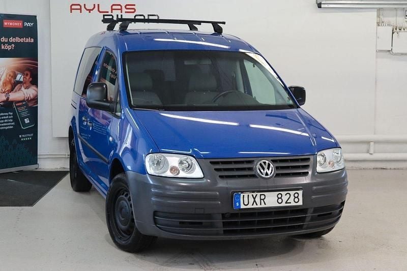 Mörkblå (blå) Begagnad 2004 VW Caddy Minibuss | 49 900 kr (Marknadspris) - Bild 1/4