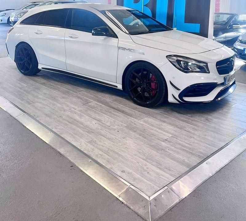 Vit Begagnad 2016 Mercedes CLA45 AMG Shooting Brake AMG Kombi | 359 000 kr (Dyr) - Bild 1/3