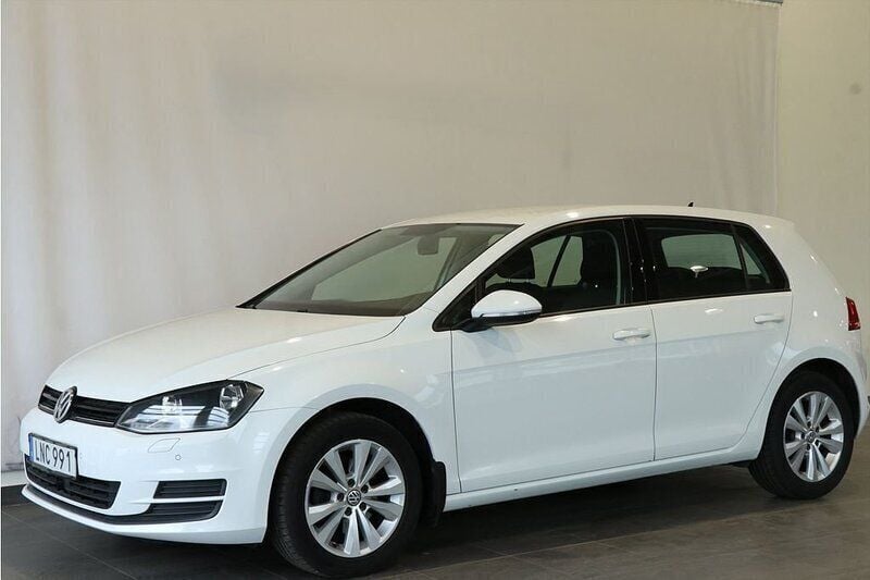 Vit Begagnad 2014 VW Golf VII Halvkombi | 128 900 kr (Marknadspris) - Bild 1/4