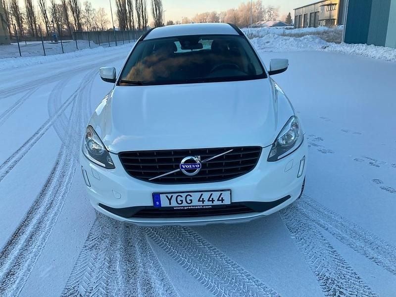 Begagnad Volvo XC60 Kinetic 150 HK (110 kW) 2016 Vit SUV